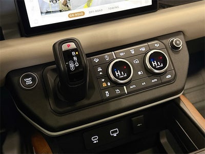 2023 Land Rover Defender 110 SE