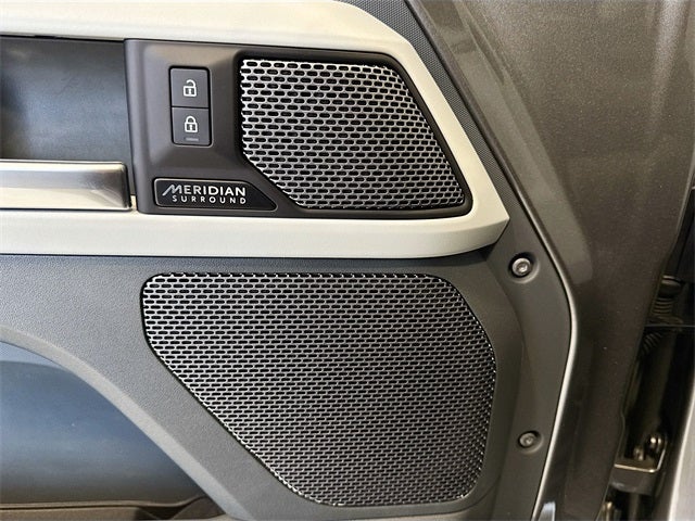 2023 Land Rover Defender 110 SE