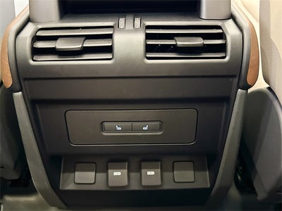 2023 Land Rover Defender 110 SE