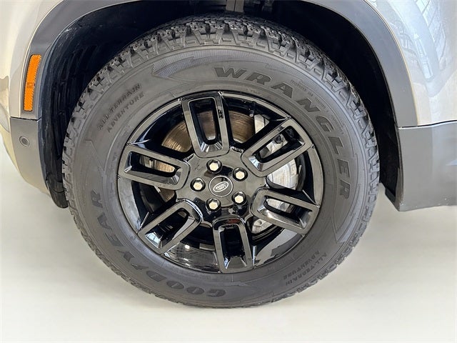 2023 Land Rover Defender 110 SE