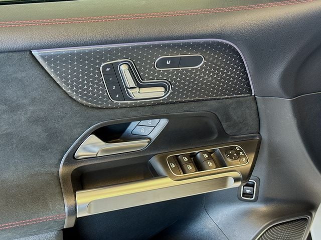 2025 Mercedes-Benz GLB GLB 250 4MATIC®