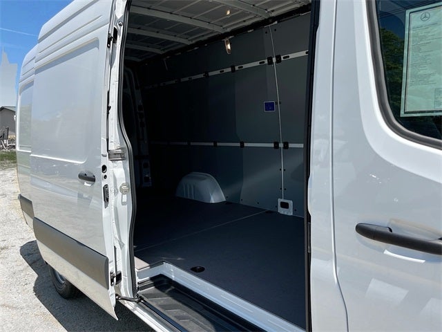 2024 Mercedes-Benz eSprinter 2500 Cargo 170 WB High Roof