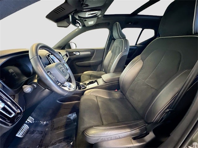 2021 Volvo XC40 Recharge Pure Electric P8