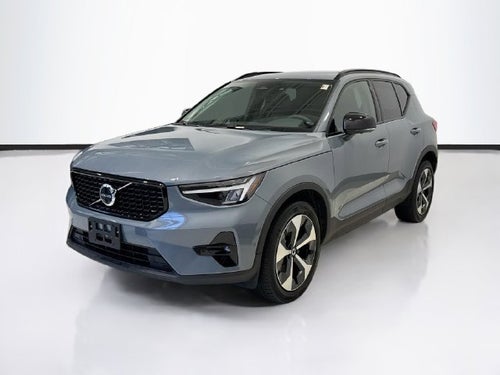 2023 Volvo XC40 B5 Plus Dark Theme