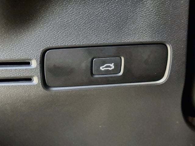2023 Volvo XC40 B5 Plus Dark Theme