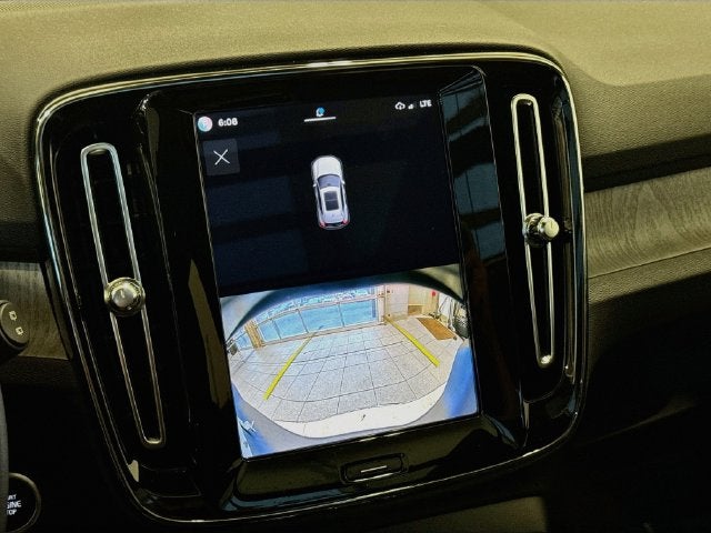2023 Volvo XC40 B5 Plus Dark Theme
