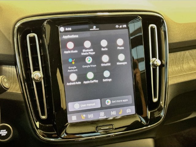 2023 Volvo XC40 B5 Plus Dark Theme