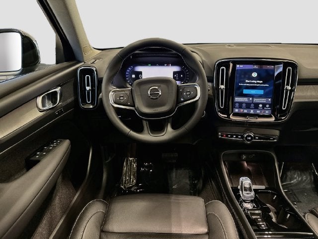 2023 Volvo XC40 B5 Plus Dark Theme