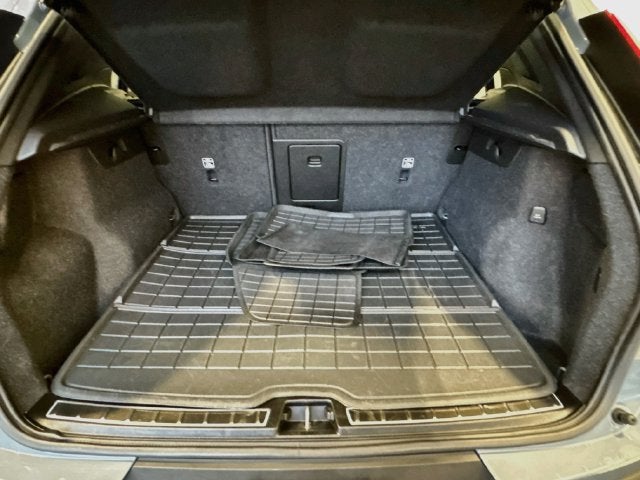 2023 Volvo XC40 B5 Plus Dark Theme