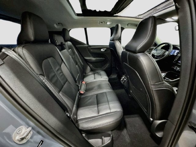 2023 Volvo XC40 B5 Plus Dark Theme