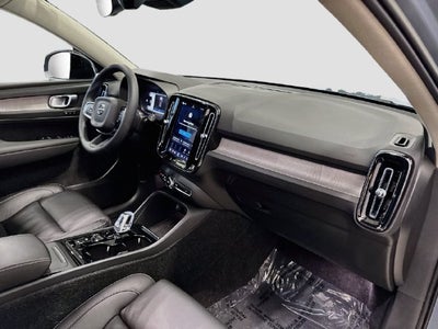2023 Volvo XC40 B5 Plus Dark Theme