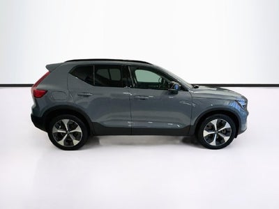 2023 Volvo XC40 B5 Plus Dark Theme