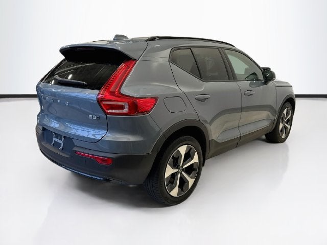 2023 Volvo XC40 B5 Plus Dark Theme