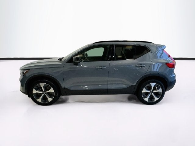 2023 Volvo XC40 B5 Plus Dark Theme