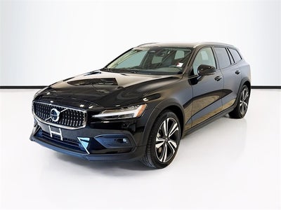 2025 Volvo V60 Cross Country B5 Plus