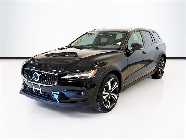 2025 Volvo V60 Cross Country B5 Plus