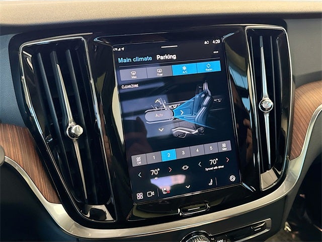 2025 Volvo V60 Cross Country B5 Plus