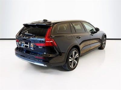 2025 Volvo V60 Cross Country B5 Plus