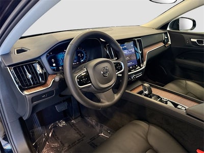 2025 Volvo V60 Cross Country B5 Plus